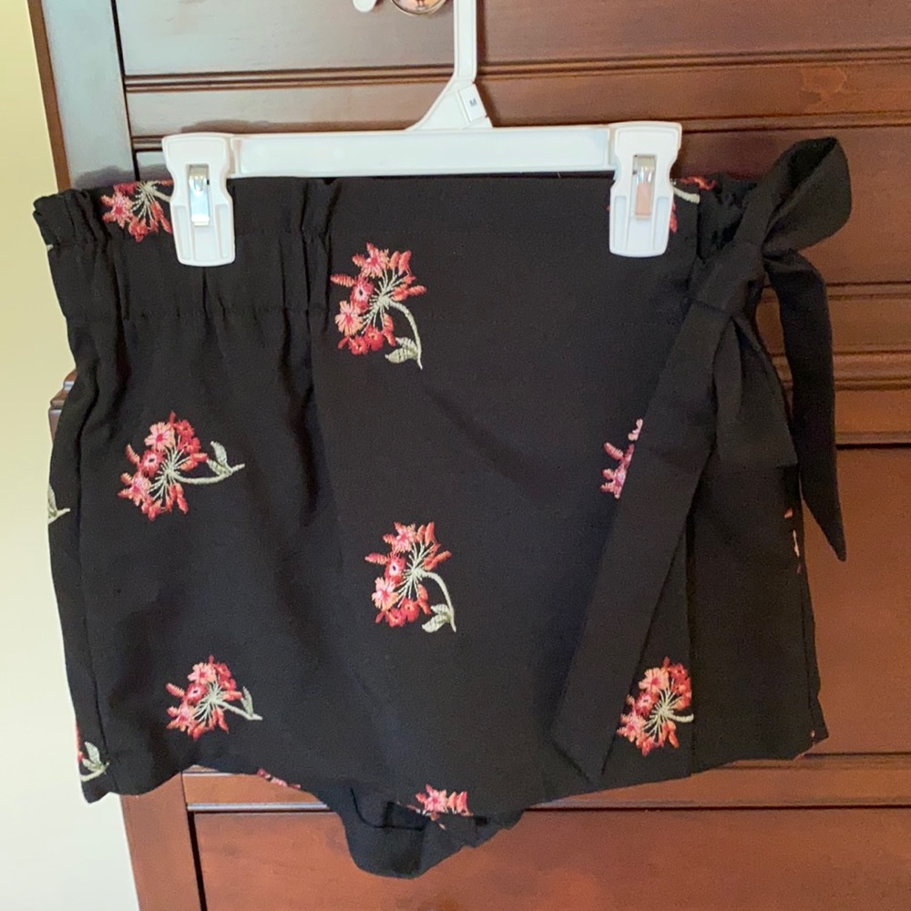 Endless Rose skort with side tie